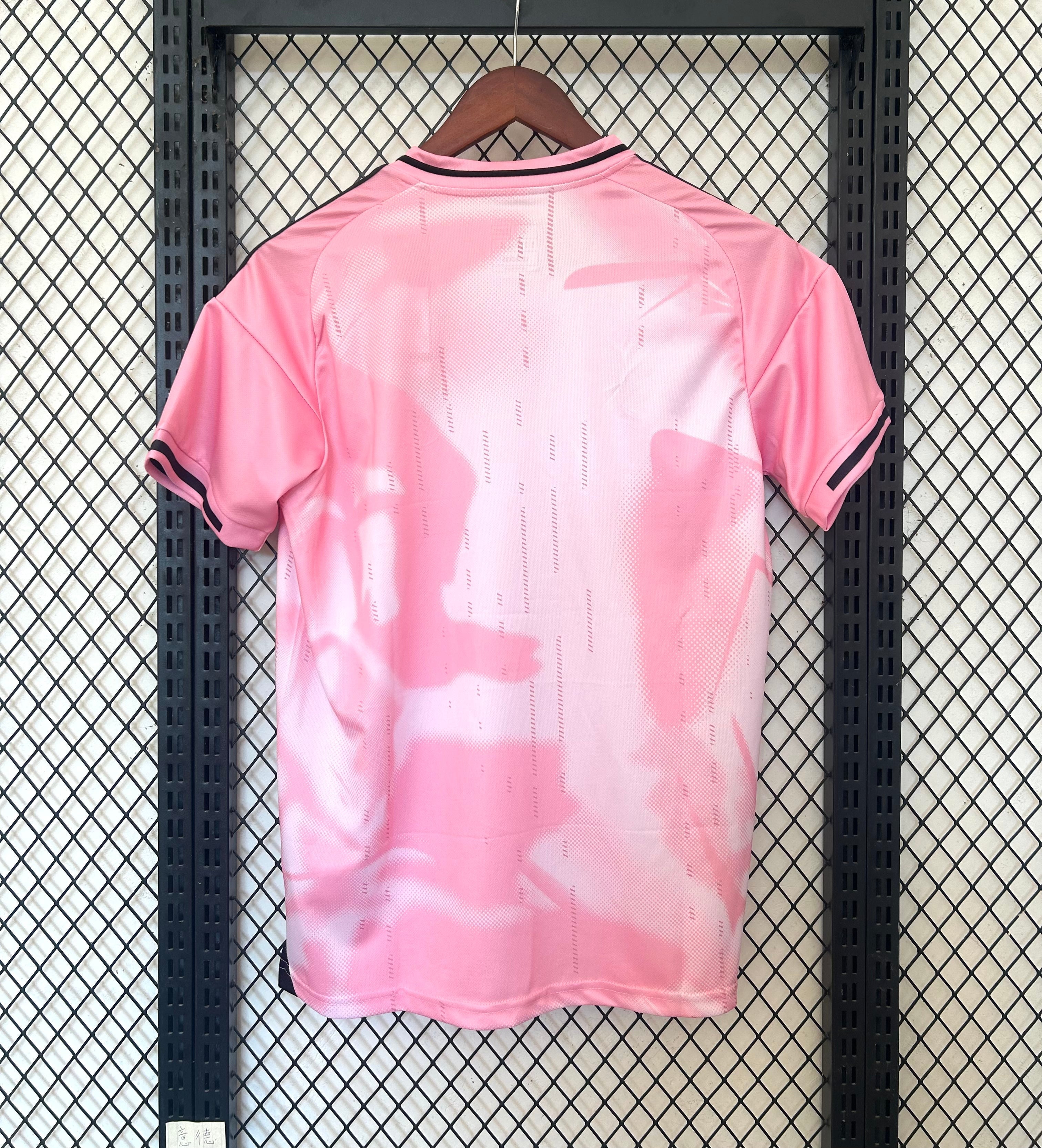 Maillot 24/25 Real Madrid Spécial Rose - L'Univers du Maillot