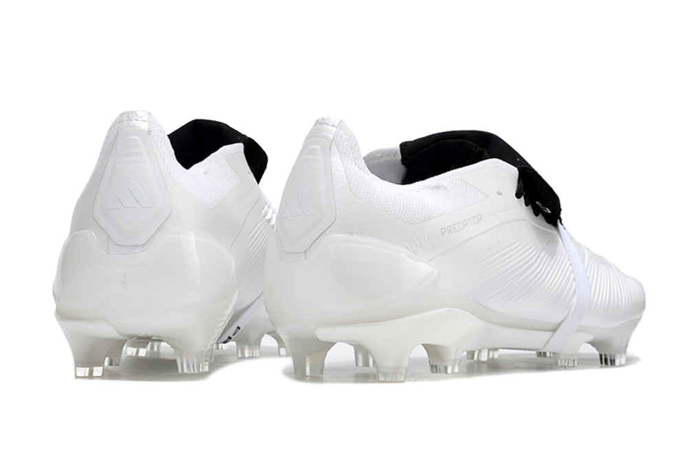 Crampons PREDATOR ACCURACY+ FG BOOTS