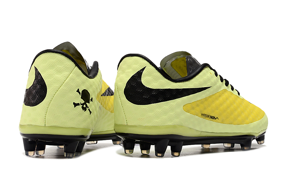 Crampons Hypervenom élite