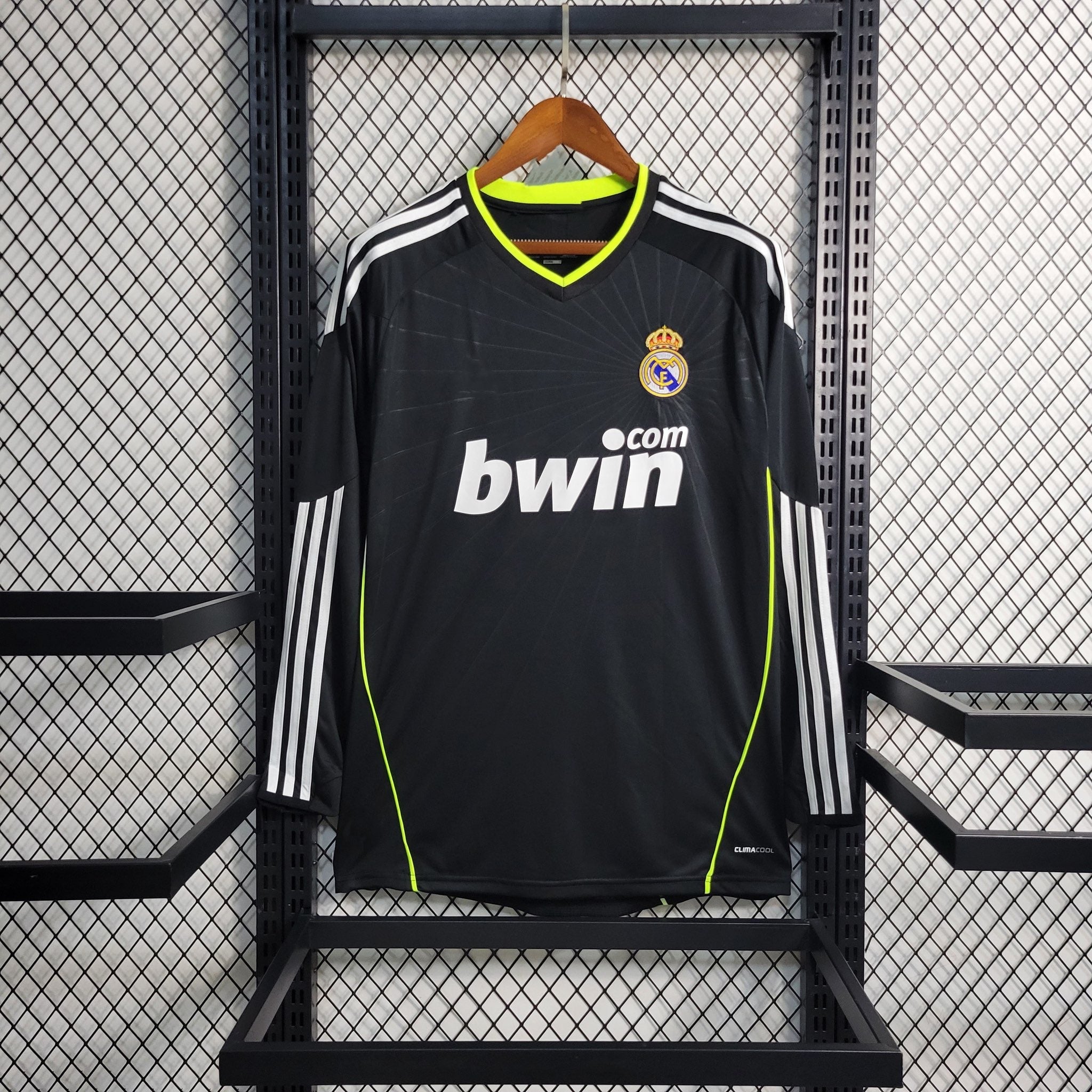Real Madrid maillot Rétro Manches Longues 2017 2018 - L'Univers du Maillot